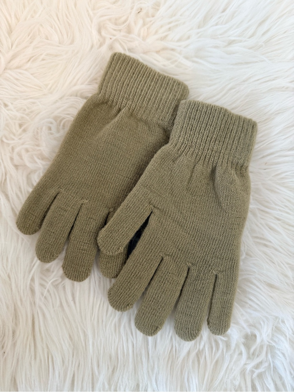 💫10/$25 • Men's Olive Knit Gloves - Soft Ribbed Cuff